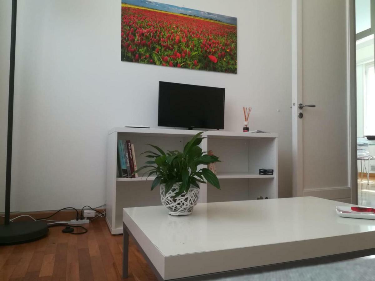 La Casa Di Abbi Apartment เลชเช ภายนอก รูปภาพ